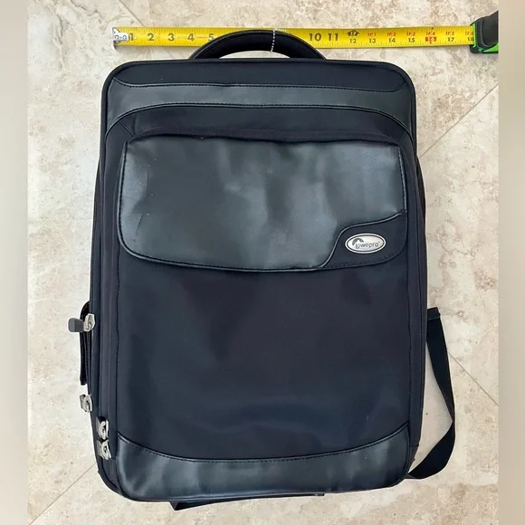 Lowepro laptop backpack in black very good condition - Picture 9 of 9